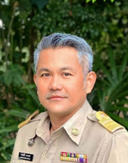 นายวรรณศักดิ์ แก่นทรัพย์ - ปลัดองค์การบริหารส่วนตำบลแม่ทา<br>โทร. 089-9018080<br>081-7243140